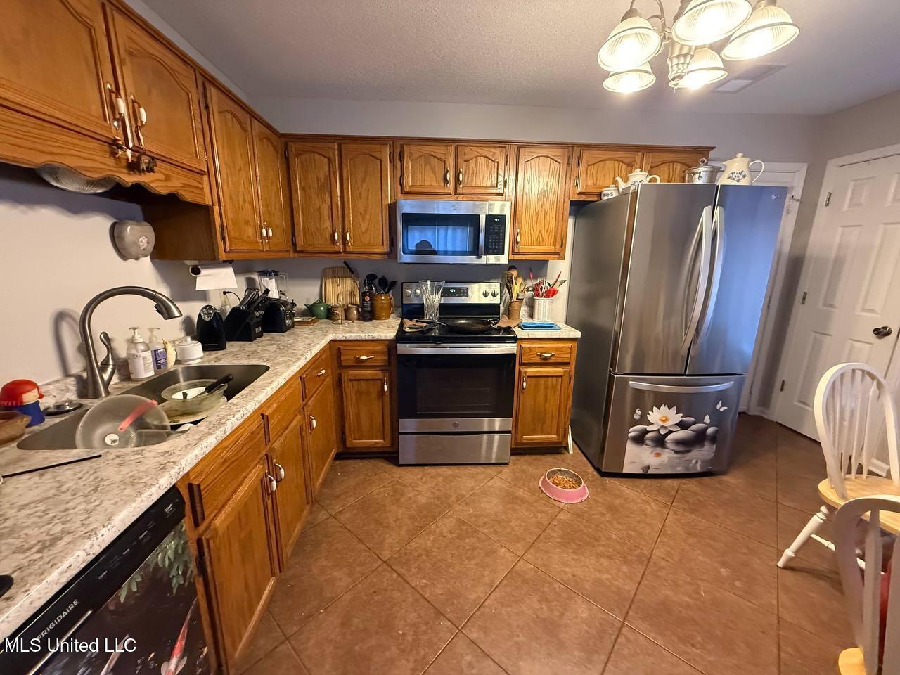 10185 Goodman Road Olive Branch, MS 38654 - Photo 2 of 8 Olive Branch, MS 3