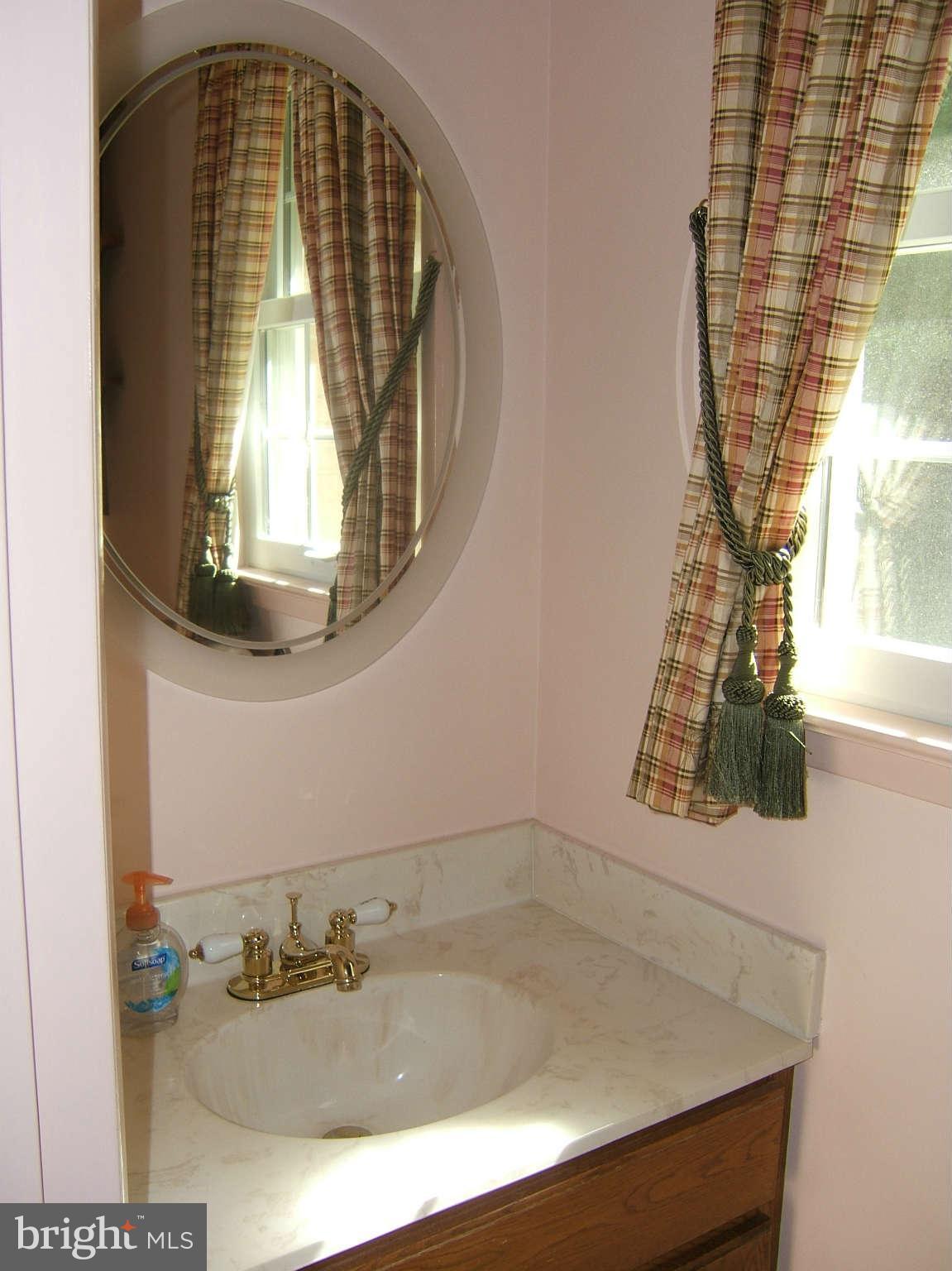 8609 Kerry Lane Springfield, VA 22152 - Photo 11 of 28 Bath