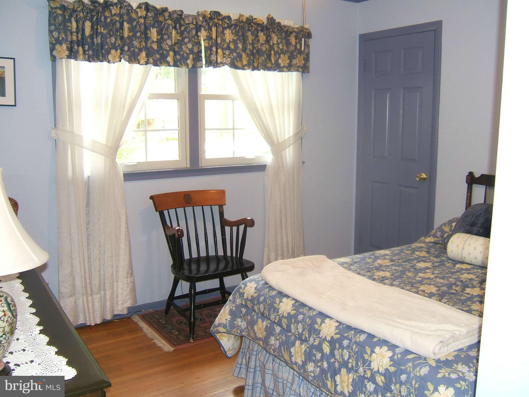 8609 Kerry Lane Springfield, VA 22152 - Photo 15 of 28 Bedroom