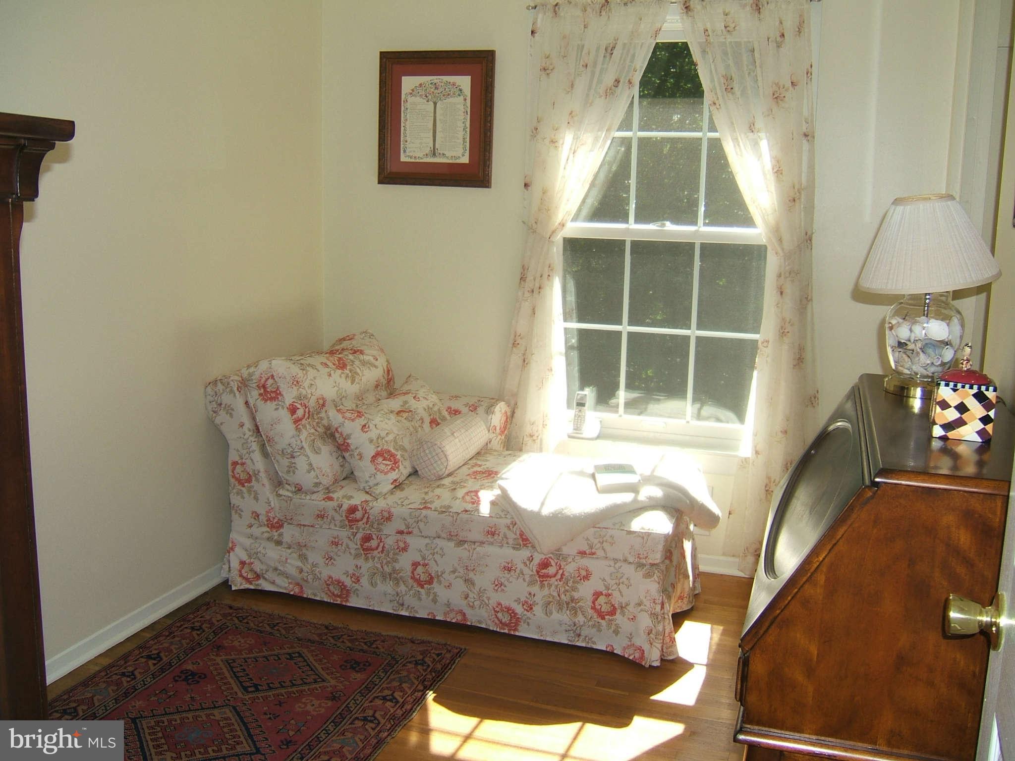 8609 Kerry Lane Springfield, VA 22152 - Photo 16 of 28 Bedroom