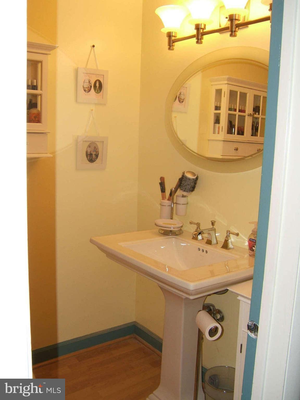 8609 Kerry Lane Springfield, VA 22152 - Photo 17 of 28 Bath