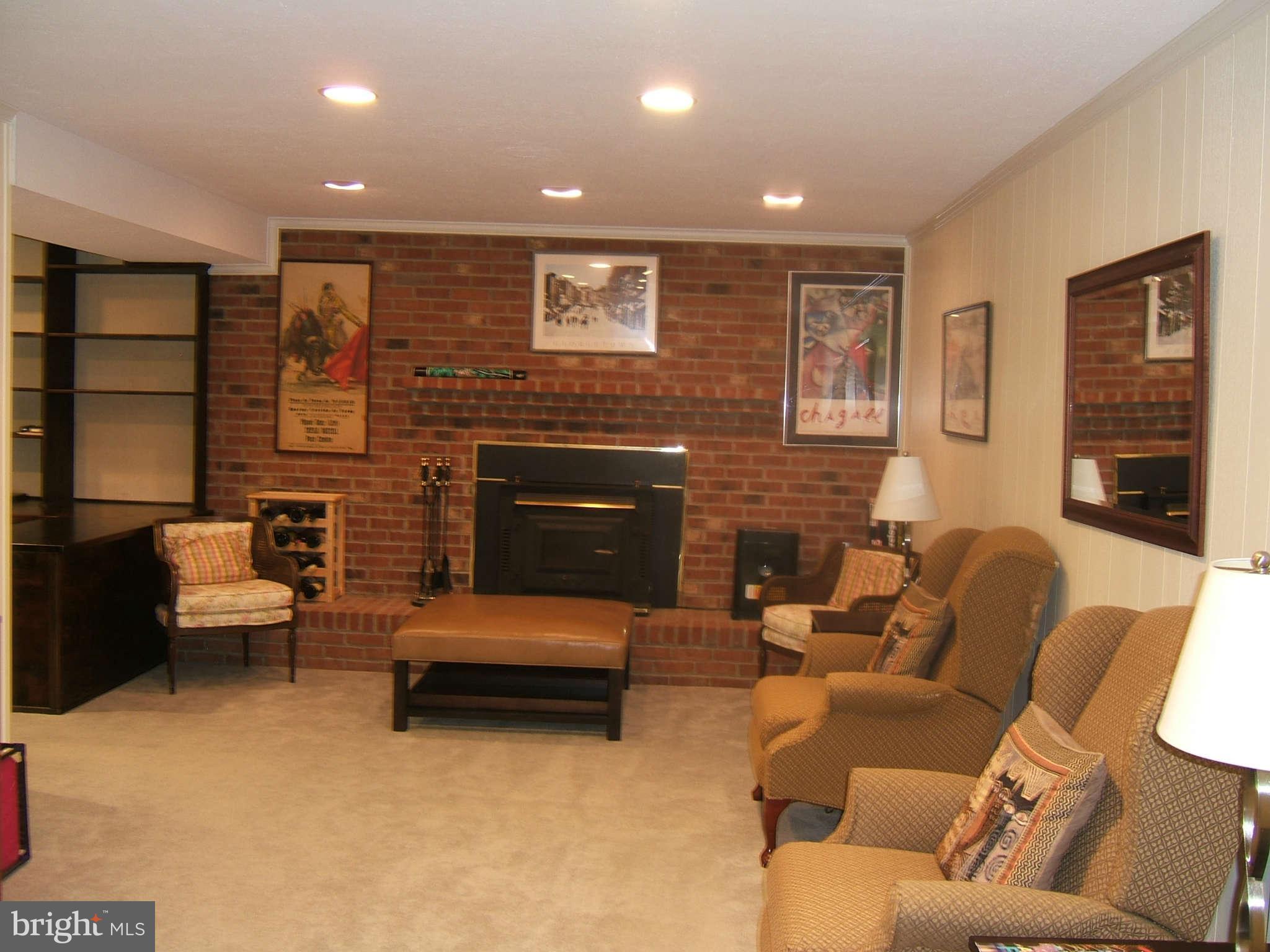 8609 Kerry Lane Springfield, VA 22152 - Photo 18 of 28 Interior General