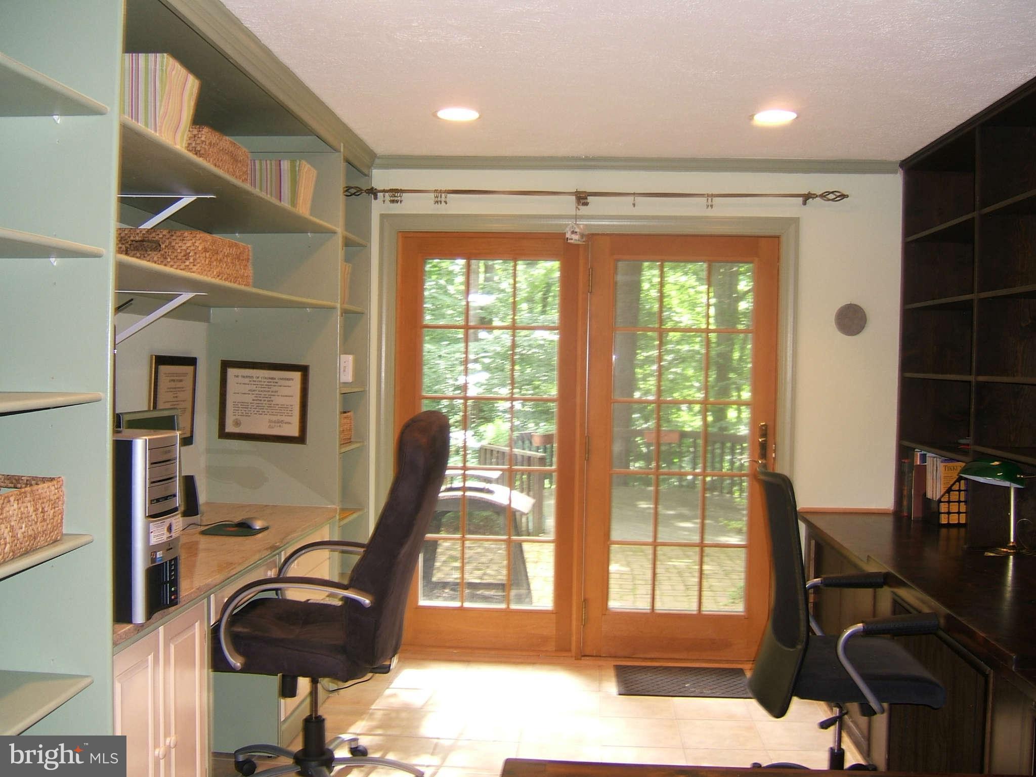8609 Kerry Lane Springfield, VA 22152 - Photo 20 of 28 Interior General