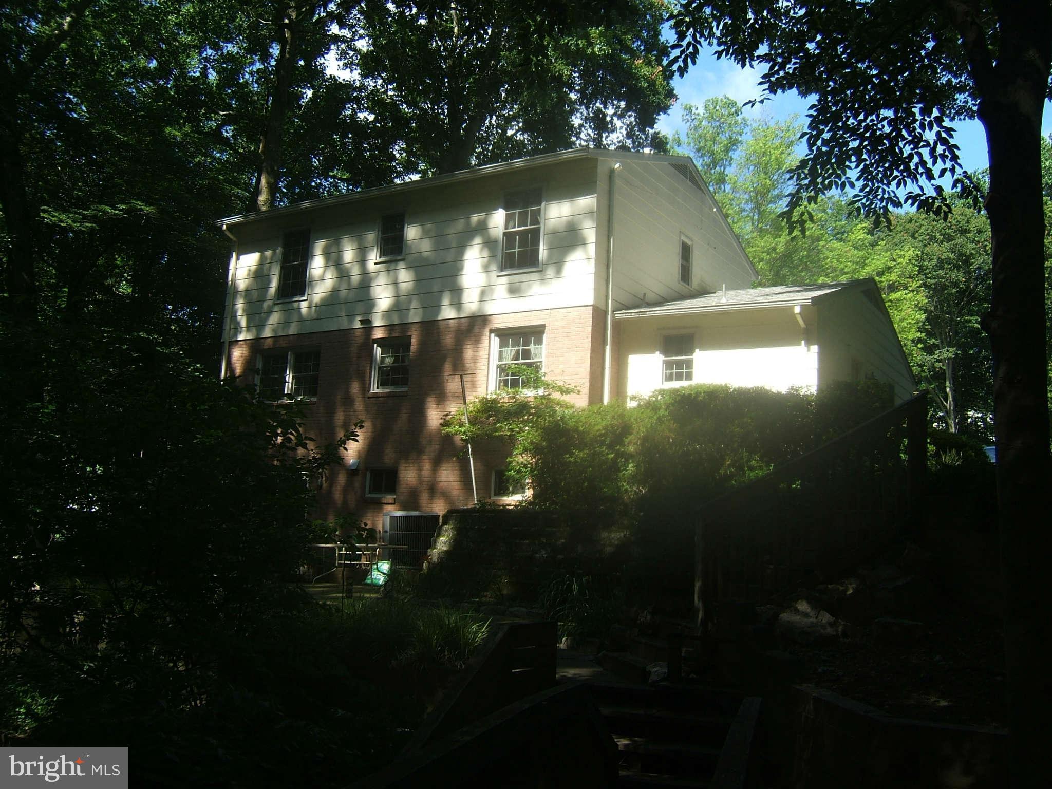 8609 Kerry Lane Springfield, VA 22152 - Photo 23 of 28 Exterior Rear