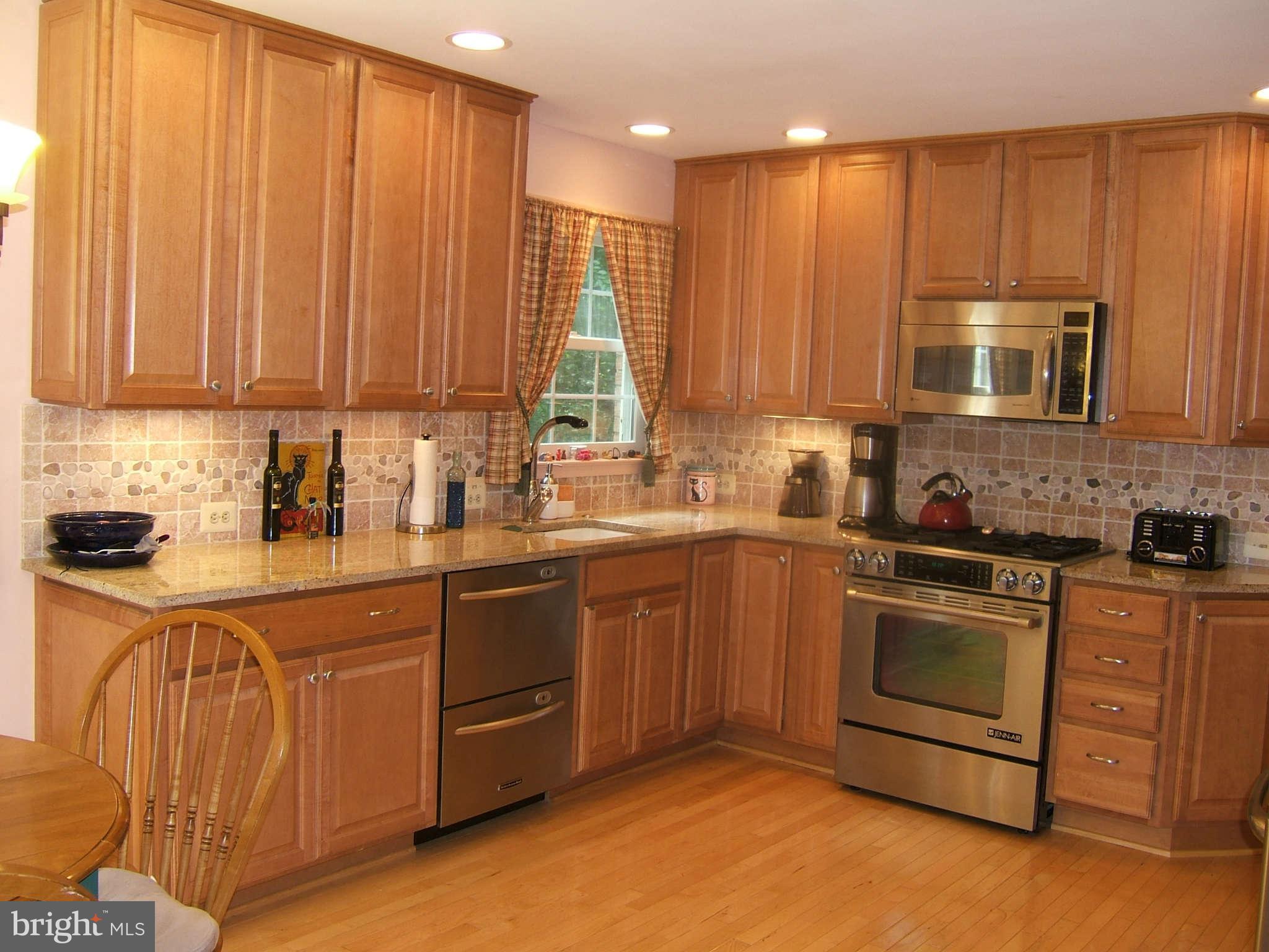 8609 Kerry Lane Springfield, VA 22152 - Photo 6 of 28 Kitchen