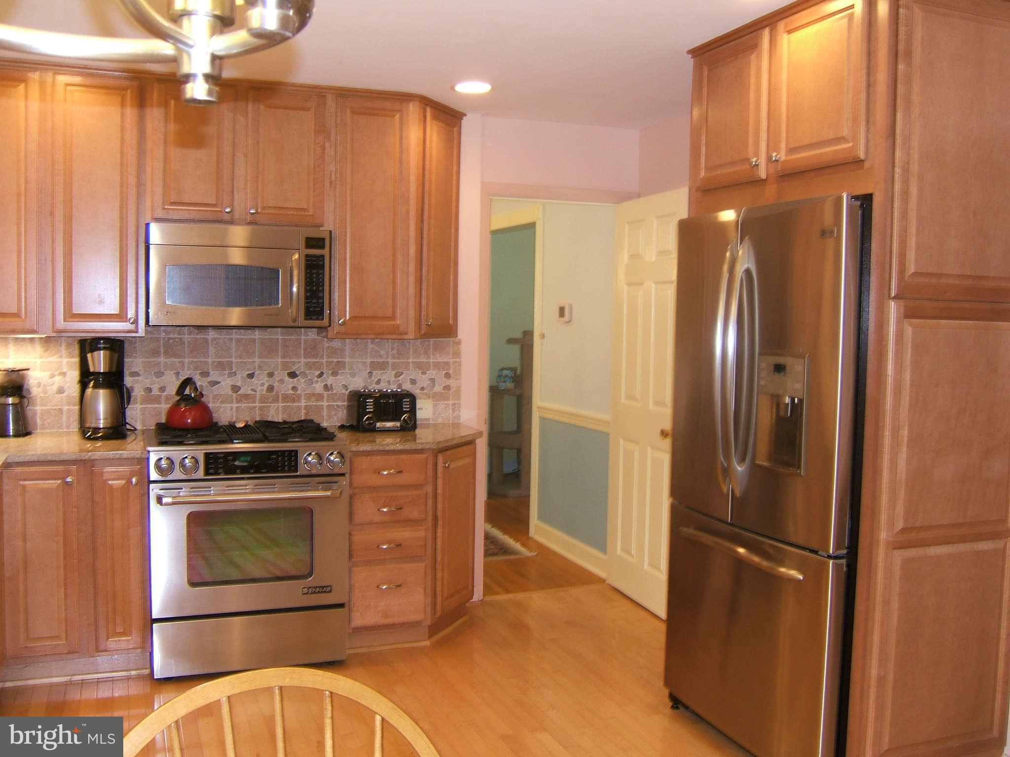 8609 Kerry Lane Springfield, VA 22152 - Photo 7 of 28 Kitchen