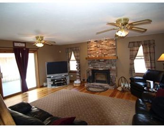 178 Chace Street Clinton, MA 01510 - Photo 3 of 12 Gallery Image 3