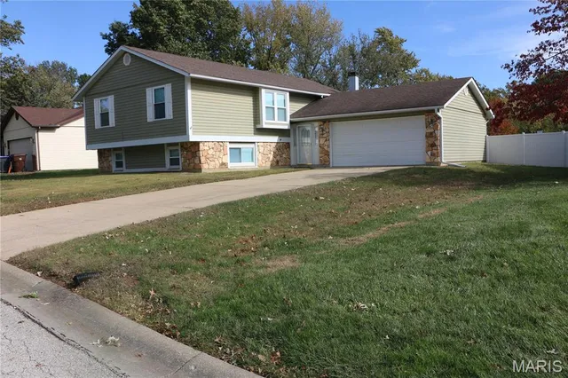 $335,900 | 4 Ridgewoods Court, St. Peters, MO 63376
