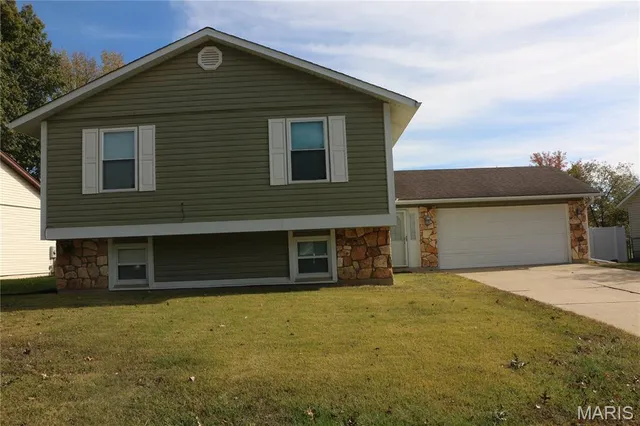 $335,900 | 4 Ridgewoods Court, St. Peters, MO 63376