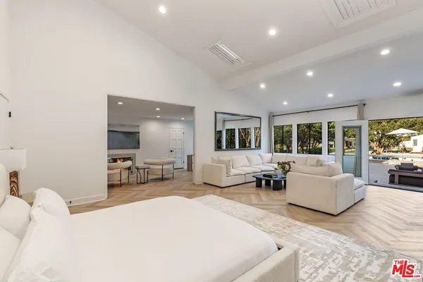 $75,000 | 624 North Beverly Drive, Beverly Hills, CA 90210