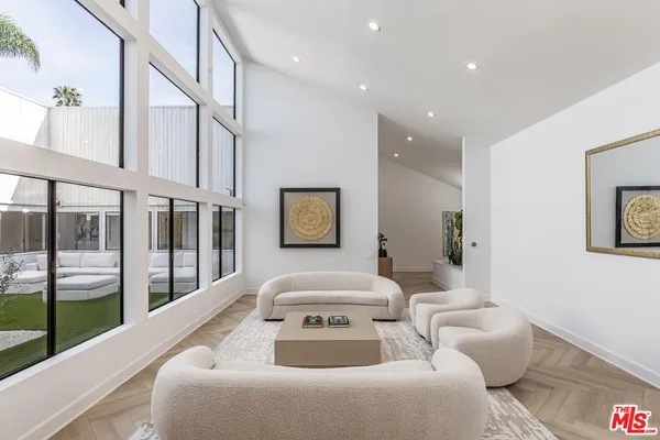 $75,000 | 624 North Beverly Drive, Beverly Hills, CA 90210