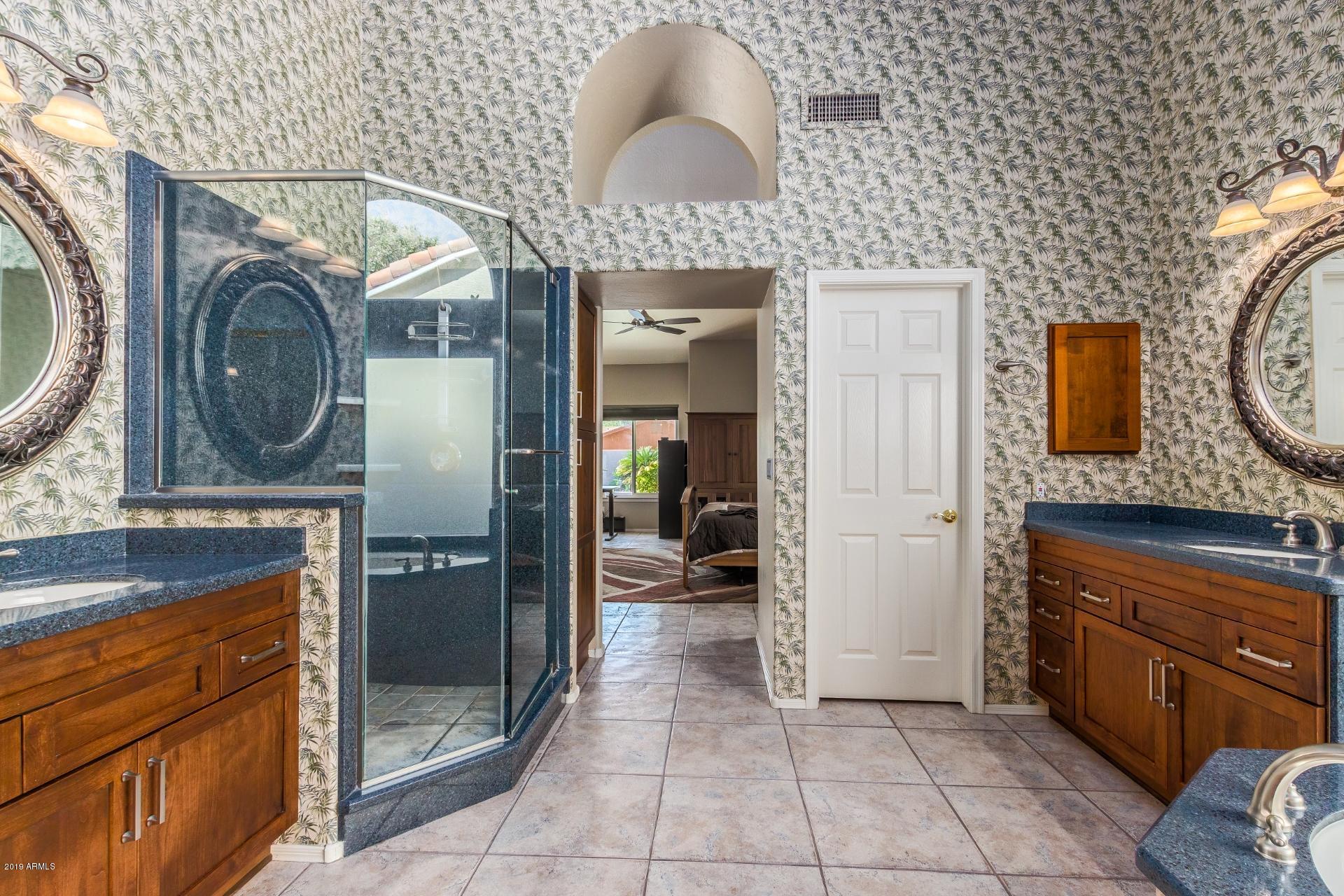 4709 East Hearn Road Phoenix, AZ 85032 - Photo 22 of 40 Master Bathroom - Large Walk-in Closet
