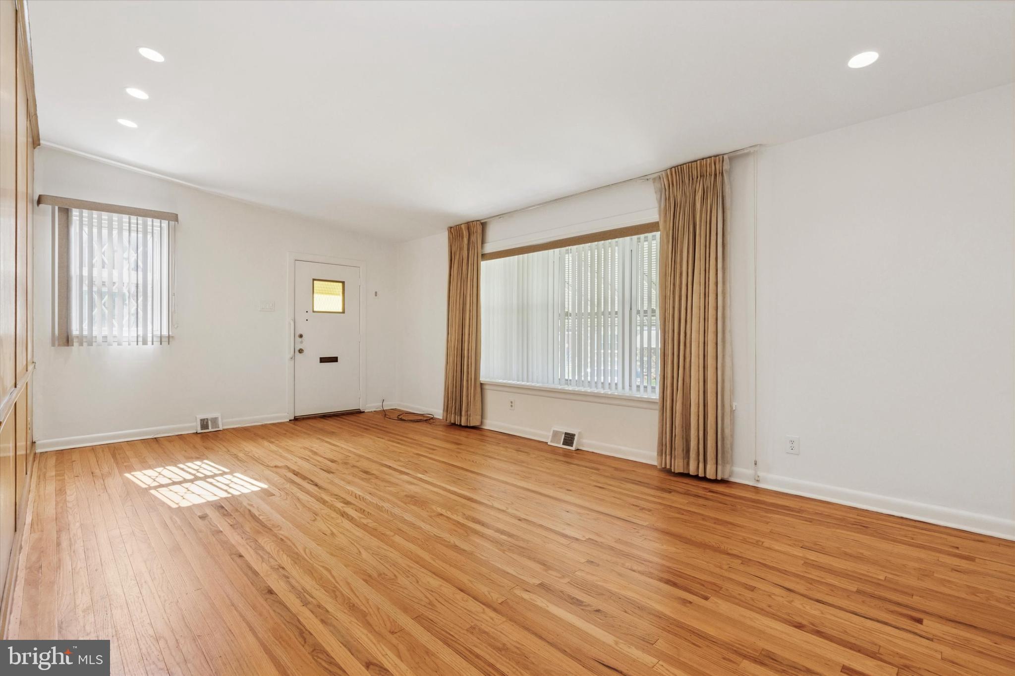 2307 Oakmont Street Philadelphia, PA 19152 - Photo 4 of 27 Gallery Image 4