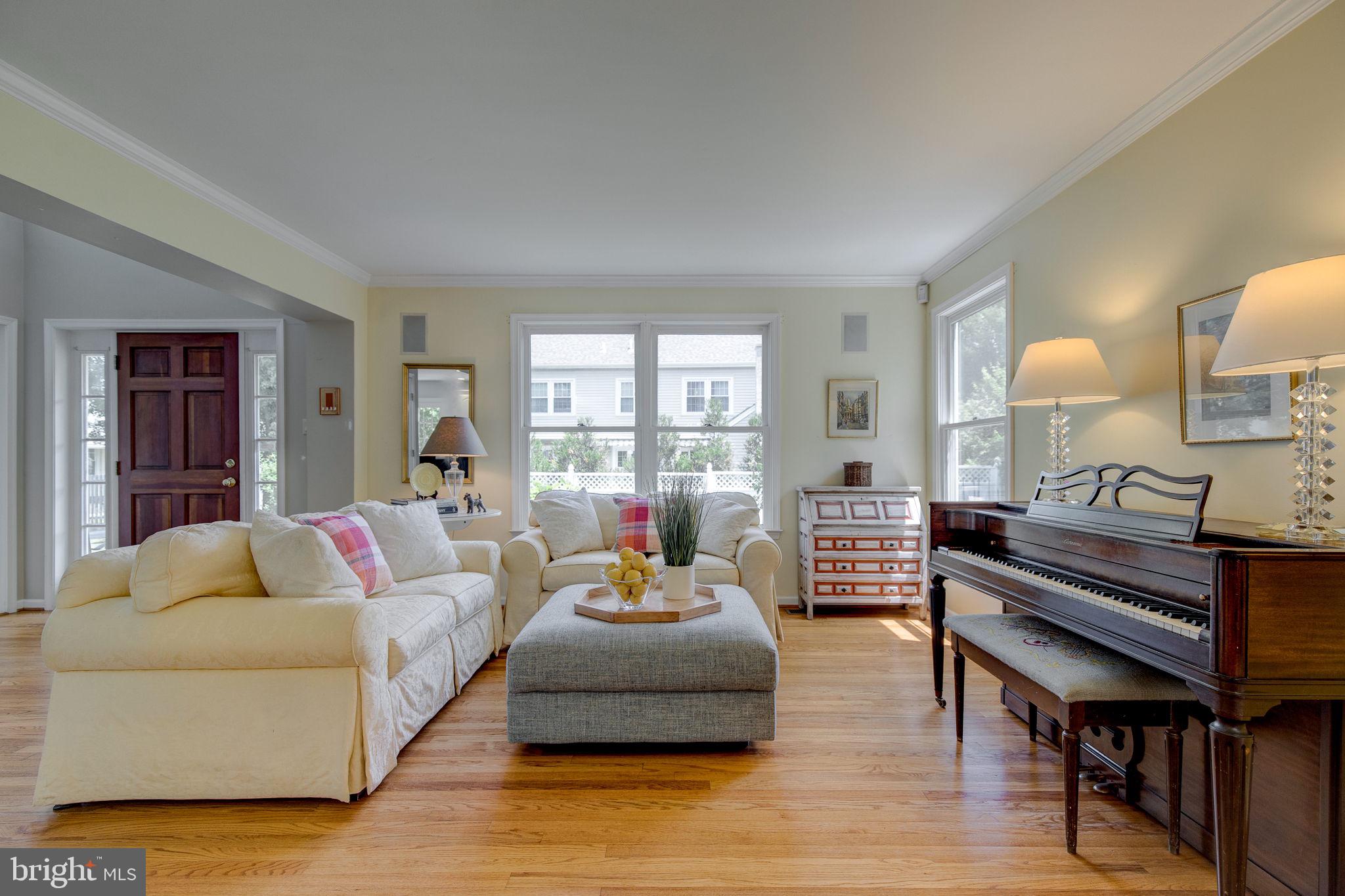 252 Highland Avenue Wayne, PA 19087 - Photo 3 of 28 Sunny Living Room