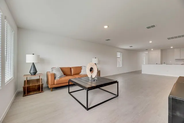 $261,999 | 2132 Jesse James Lane, Joshua, TX 76058