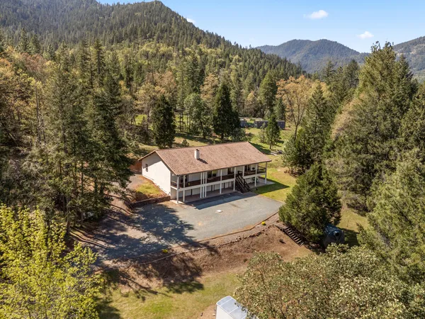 $875,000 | 2295 West Evans Creek Road, Rogue River, OR 97537
