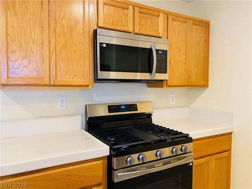 269 Cascading Street Henderson, NV 89074 - Photo 6 of 28