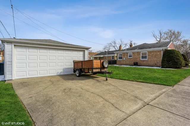 a view of a house with a yard and garage