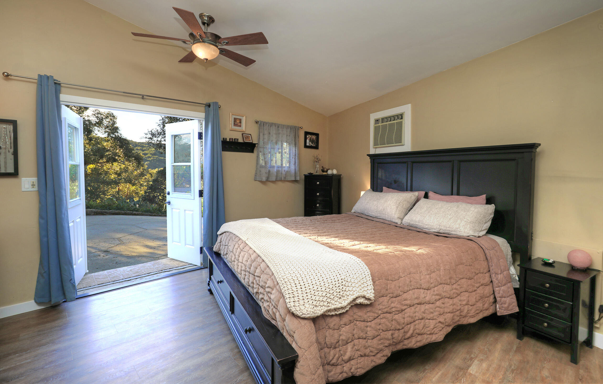 2924 San Marcos Pass Road Santa Barbara, CA 93105 - Photo 20 of 40 Primary Bedroom