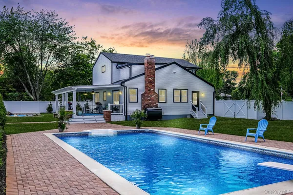 $1,295,000 | 2 Polo Street, Dix Hills, NY 11746