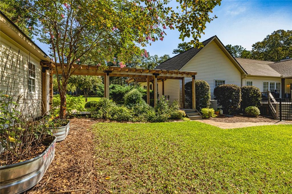 696 Highway 18 Barnesville, GA 30204 - Photo 47 of 57 a front view of house with yard and green space