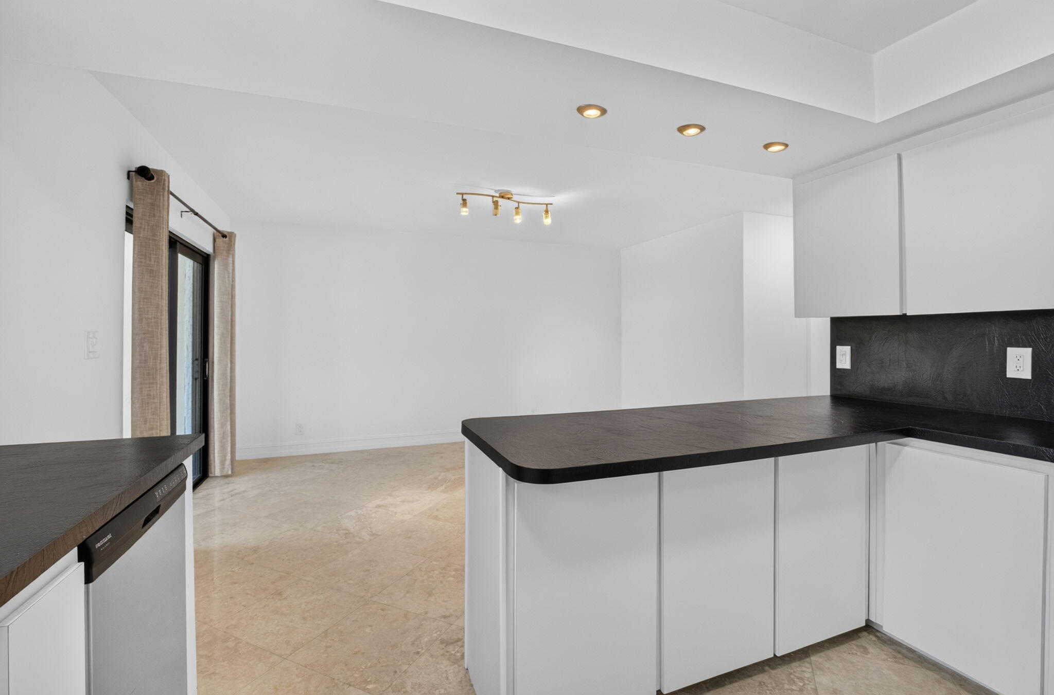 21661 Casa Monte Court Boca Raton, FL 33433 - Photo 11 of 31 Kitchen