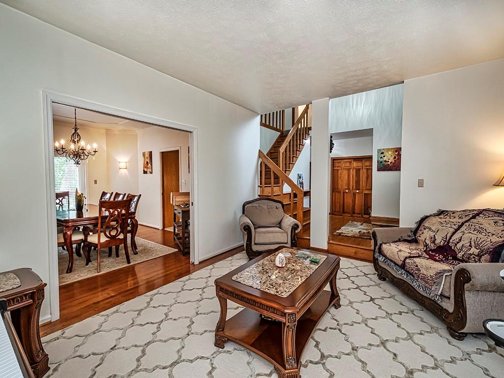 211 Timber Ridge Road Pittsburgh, PA 15238 - Photo 3 of 25 Gallery Image 3