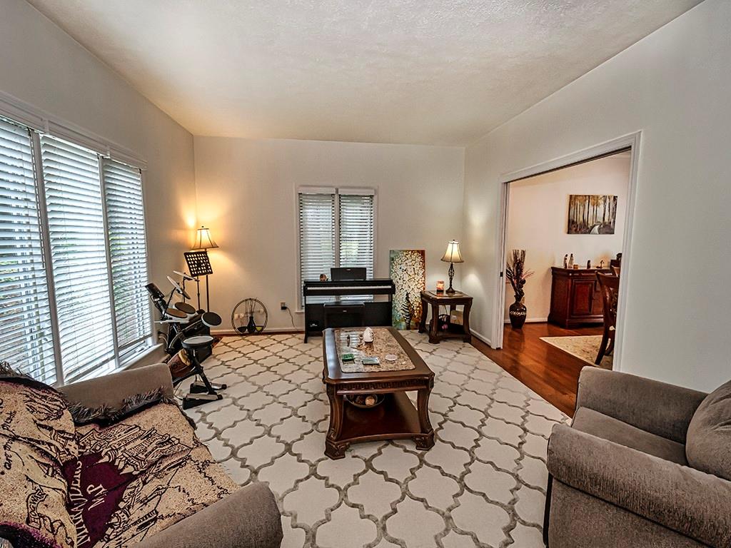 211 Timber Ridge Road Pittsburgh, PA 15238 - Photo 4 of 25 Gallery Image 4