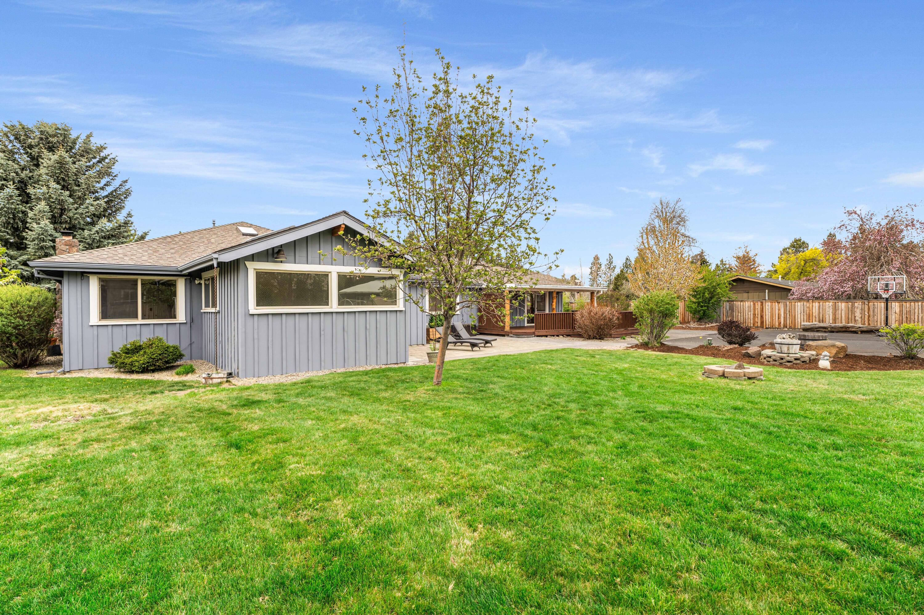 61930 Pettigrew Road Bend, OR 97702 - Photo 32 of 48 69-Exterior