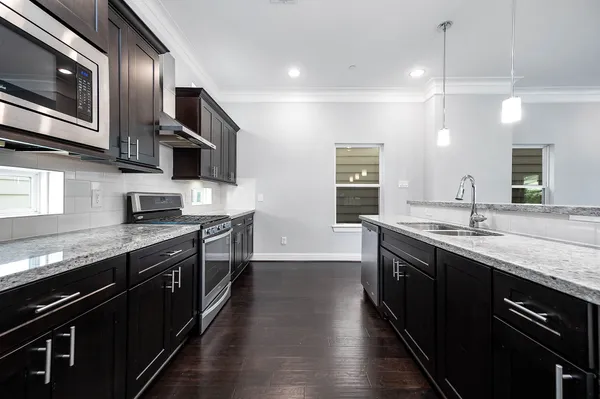 $449,500 | 2524 Hutchins Street, Houston, TX 77004