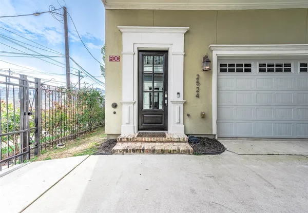 $449,500 | 2524 Hutchins Street, Houston, TX 77004