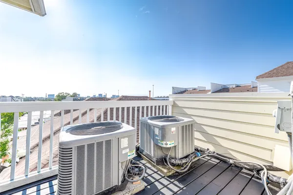 $449,500 | 2524 Hutchins Street, Houston, TX 77004