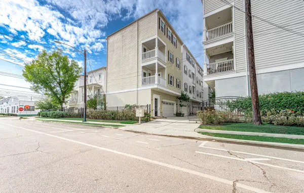 $449,500 | 2524 Hutchins Street, Houston, TX 77004