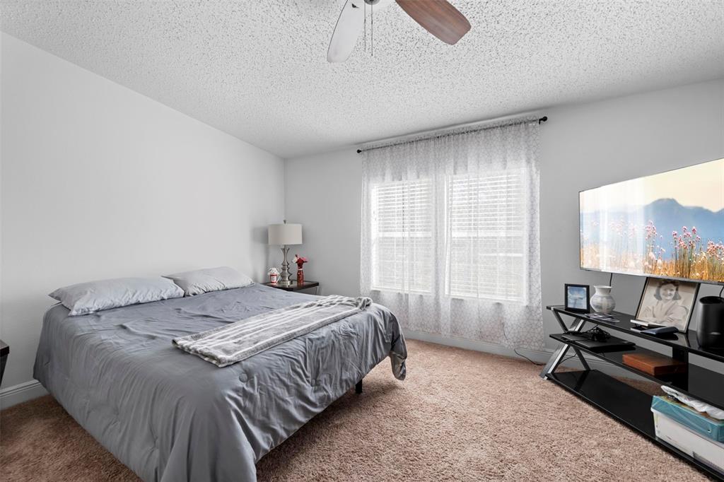 17095 Frankfort Road Brooksville, FL 34601 - Photo 35 of 42 a bedroom with a bed and a window