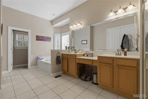 $825,000 | 439 Chukker Valley, Ellisville, MO 63021