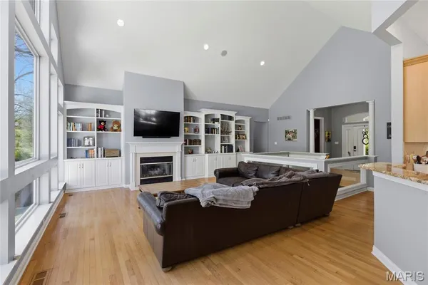 $825,000 | 439 Chukker Valley, Ellisville, MO 63021