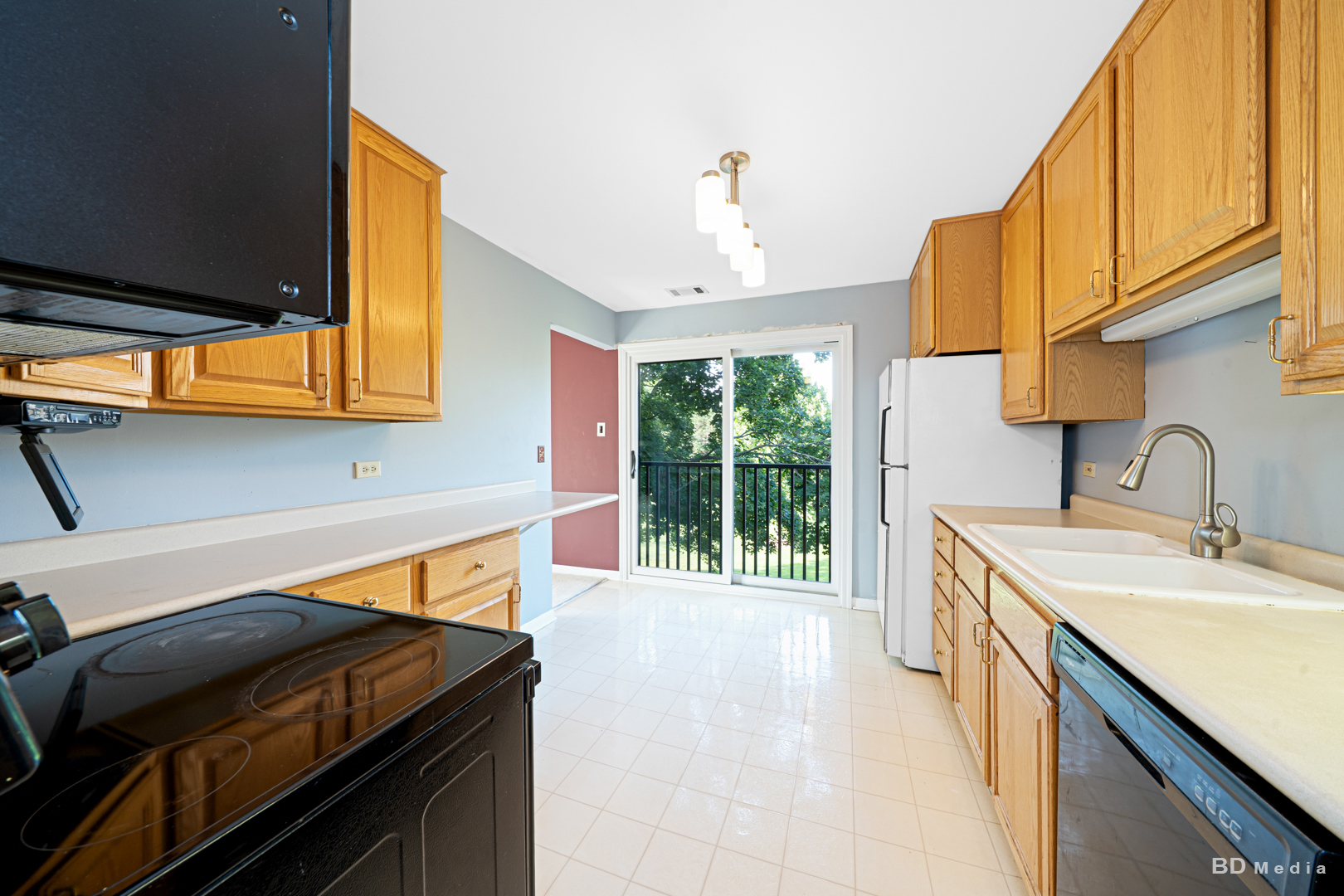 1477 South County Farm Road, Unit 23F Wheaton, IL 60189 - Photo 14 of 27 a kitchen that has a sink and a stove