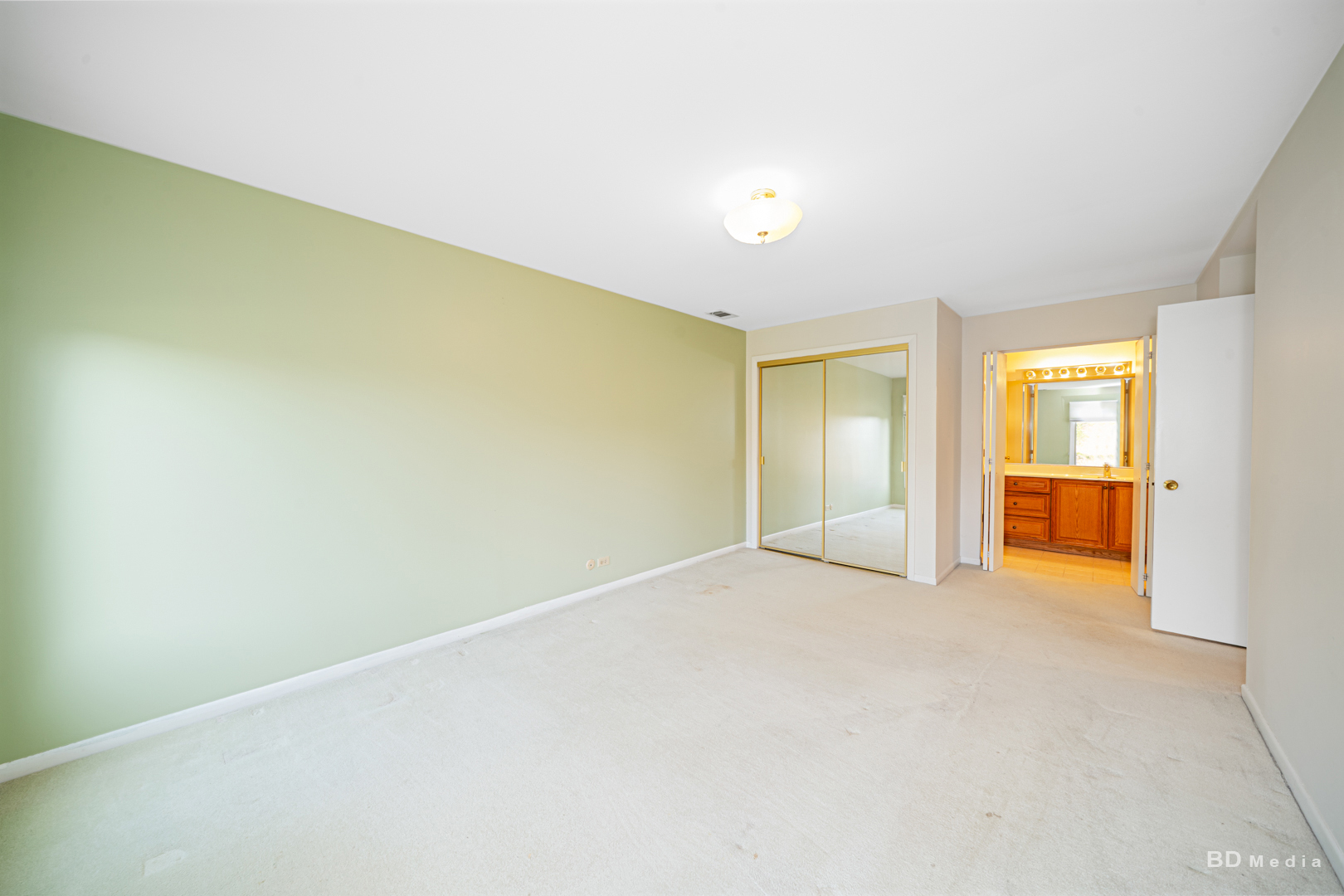 1477 South County Farm Road, Unit 23F Wheaton, IL 60189 - Photo 16 of 27 an empty room with a empty space and windows