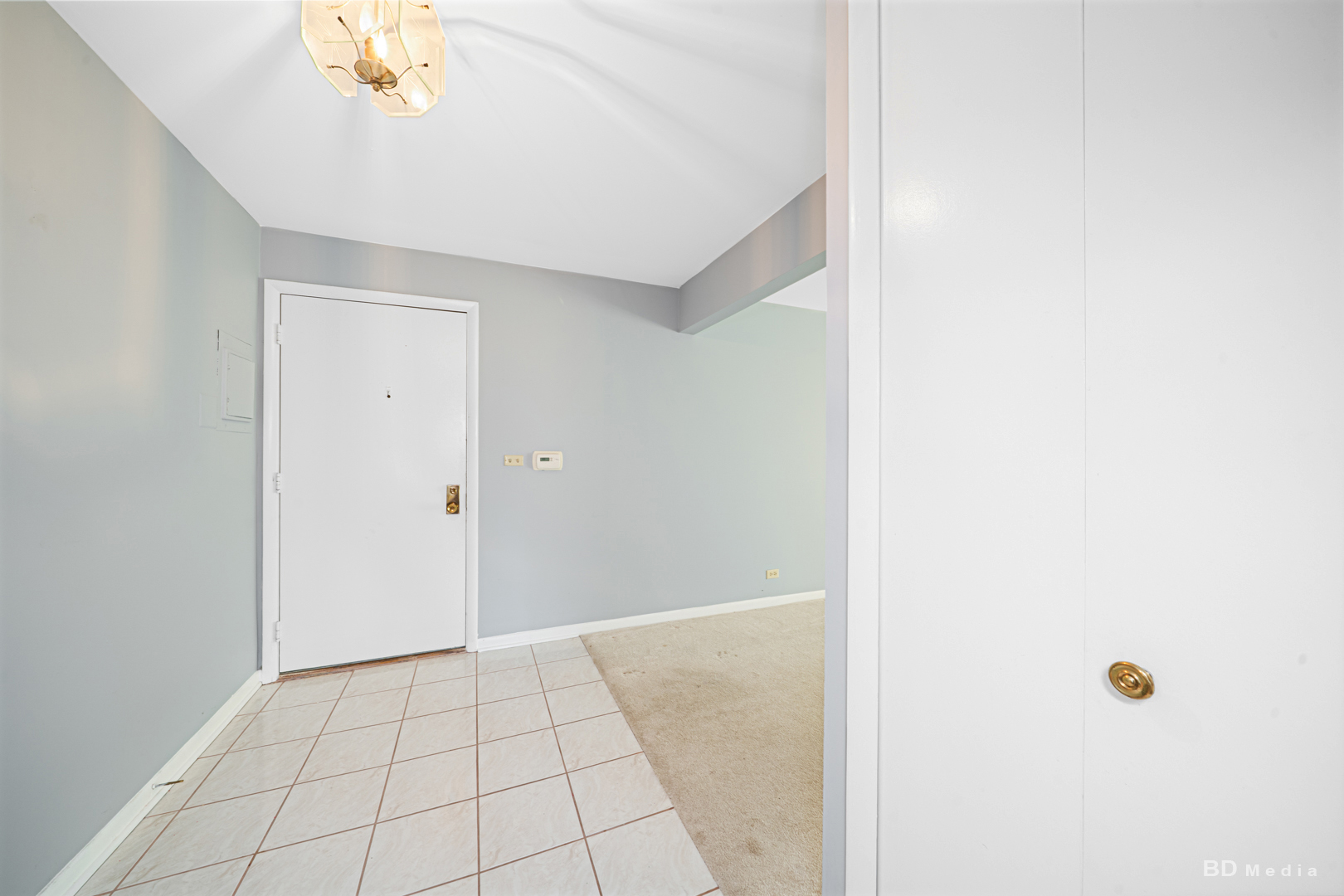 1477 South County Farm Road, Unit 23F Wheaton, IL 60189 - Photo 3 of 27 a view of an empty room