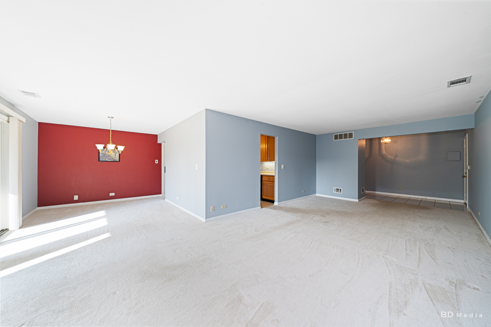 1477 South County Farm Road, Unit 23F Wheaton, IL 60189 - Photo 5 of 27 a view of an empty room with a window