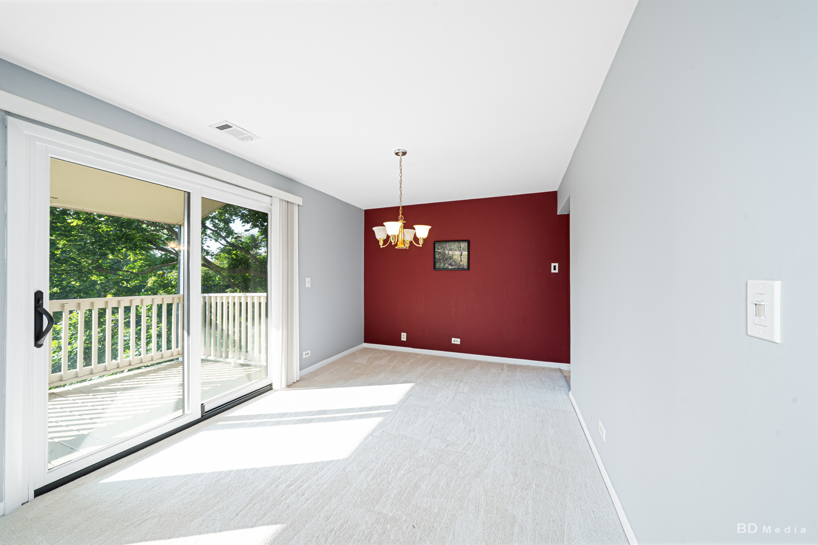 1477 South County Farm Road, Unit 23F Wheaton, IL 60189 - Photo 6 of 27 a view of an empty room with a window