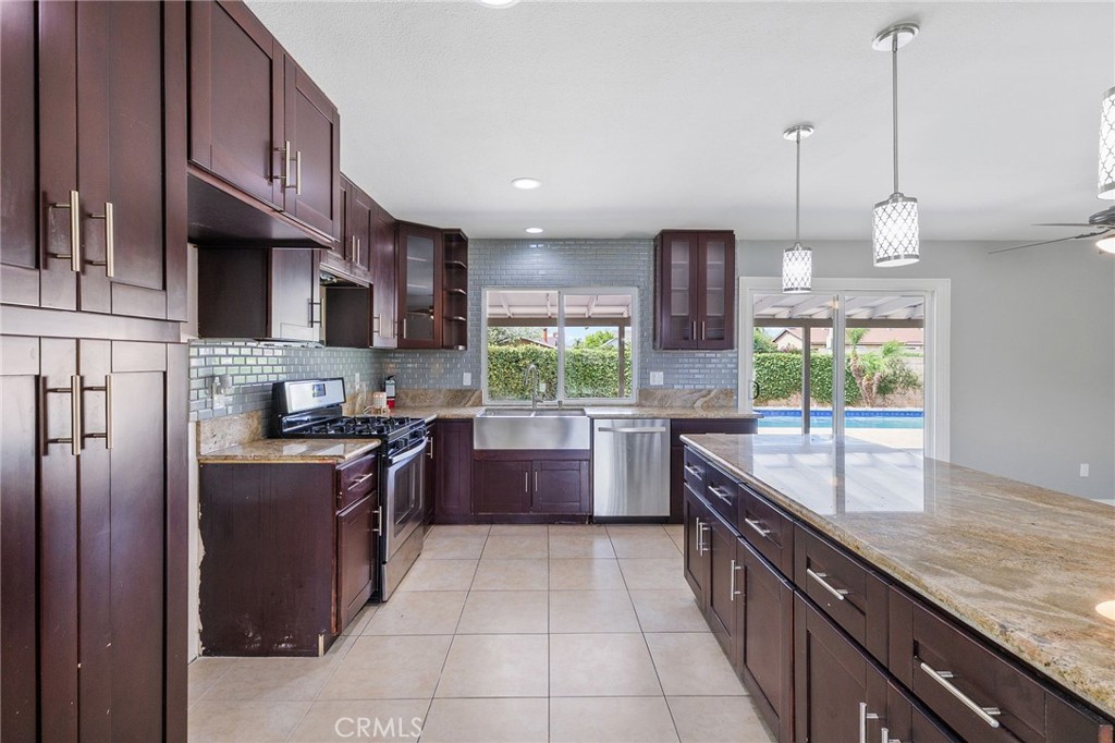 10389 Brookway Place Riverside, CA 92505 - Photo 20 of 47