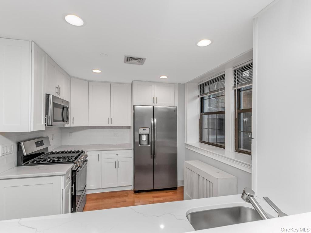 26 Pondfield Road West, Unit F Bronxville, NY 10708 - Photo 4 of 15