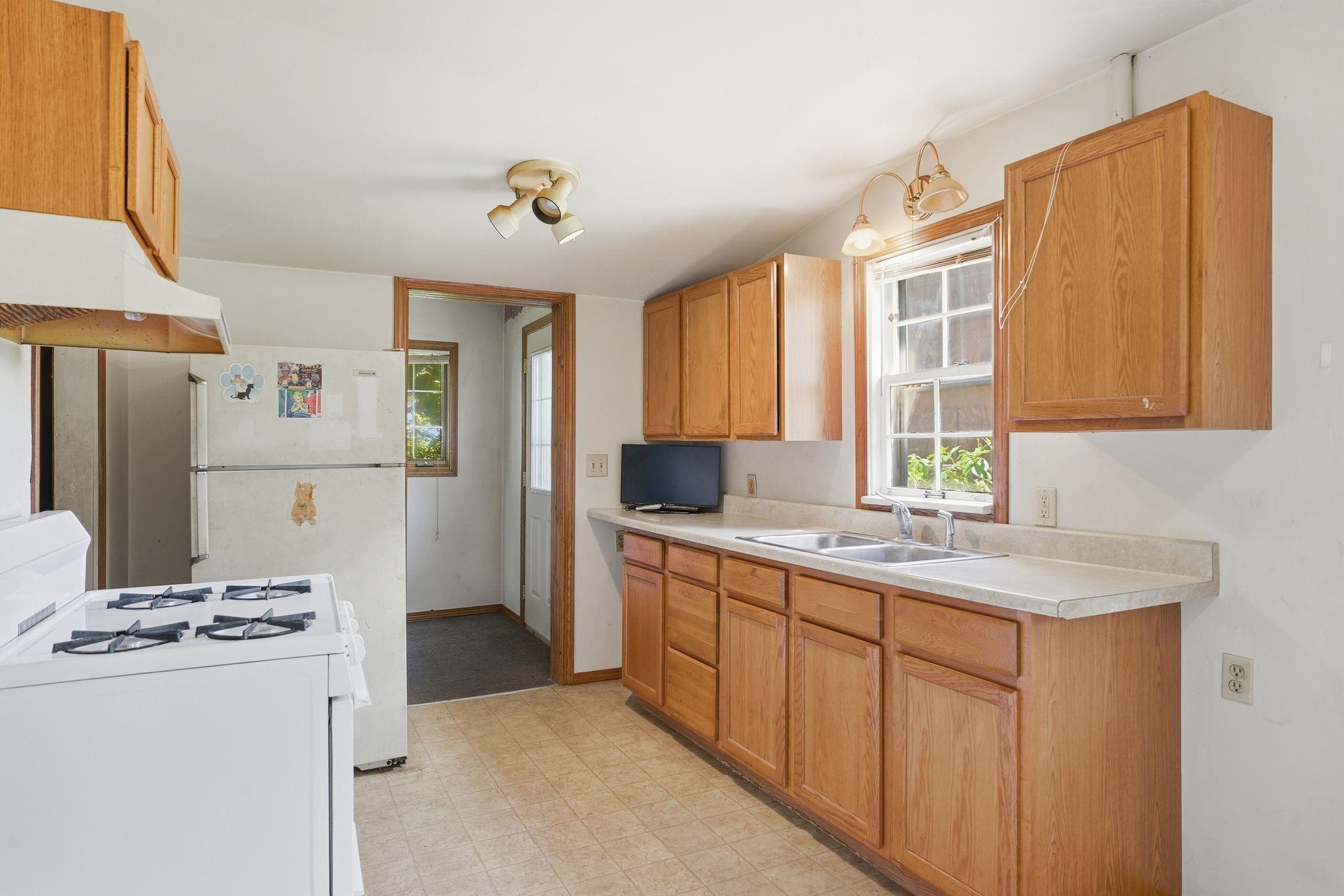119 Rethke Avenue Madison, WI 53714 - Photo 7 of 36