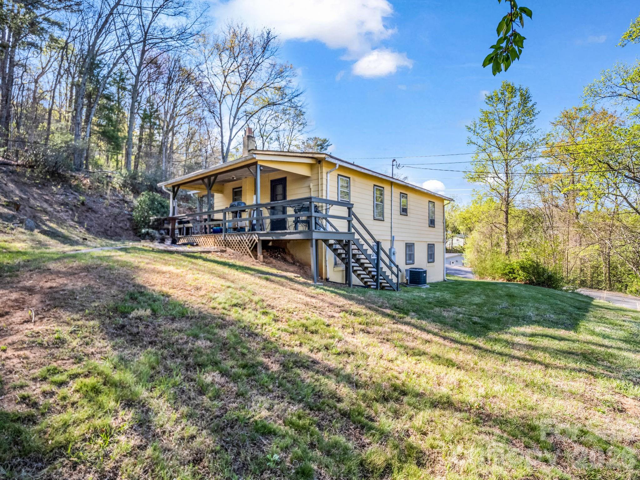 135 Jordan Road Swannanoa, NC 28778 - Photo 3 of 25