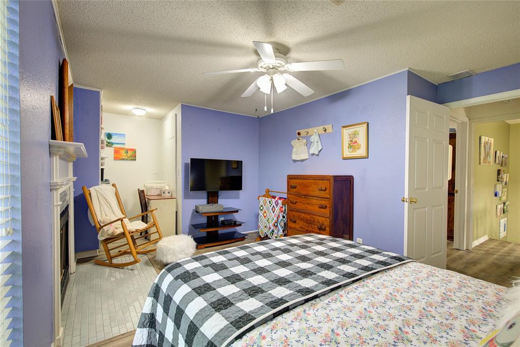 753 County Rd SW 3110 Mount Vernon, TX 75457 - Photo 29 of 40 Bedroom 3 has study nook with built-in bookcases.