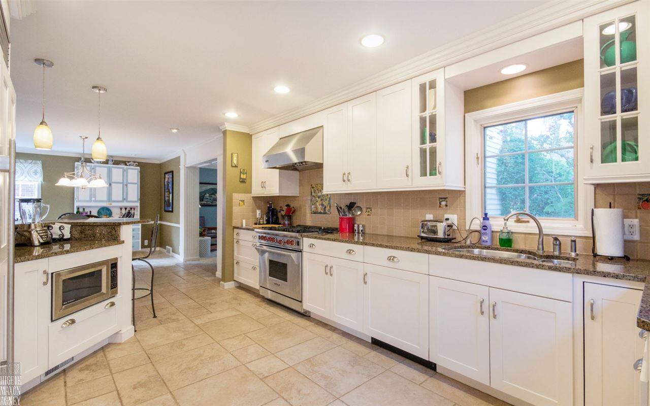 847 Washington Road Grosse Pointe, MI 48230 - Photo 11 of 30 31327820-10.JPG
