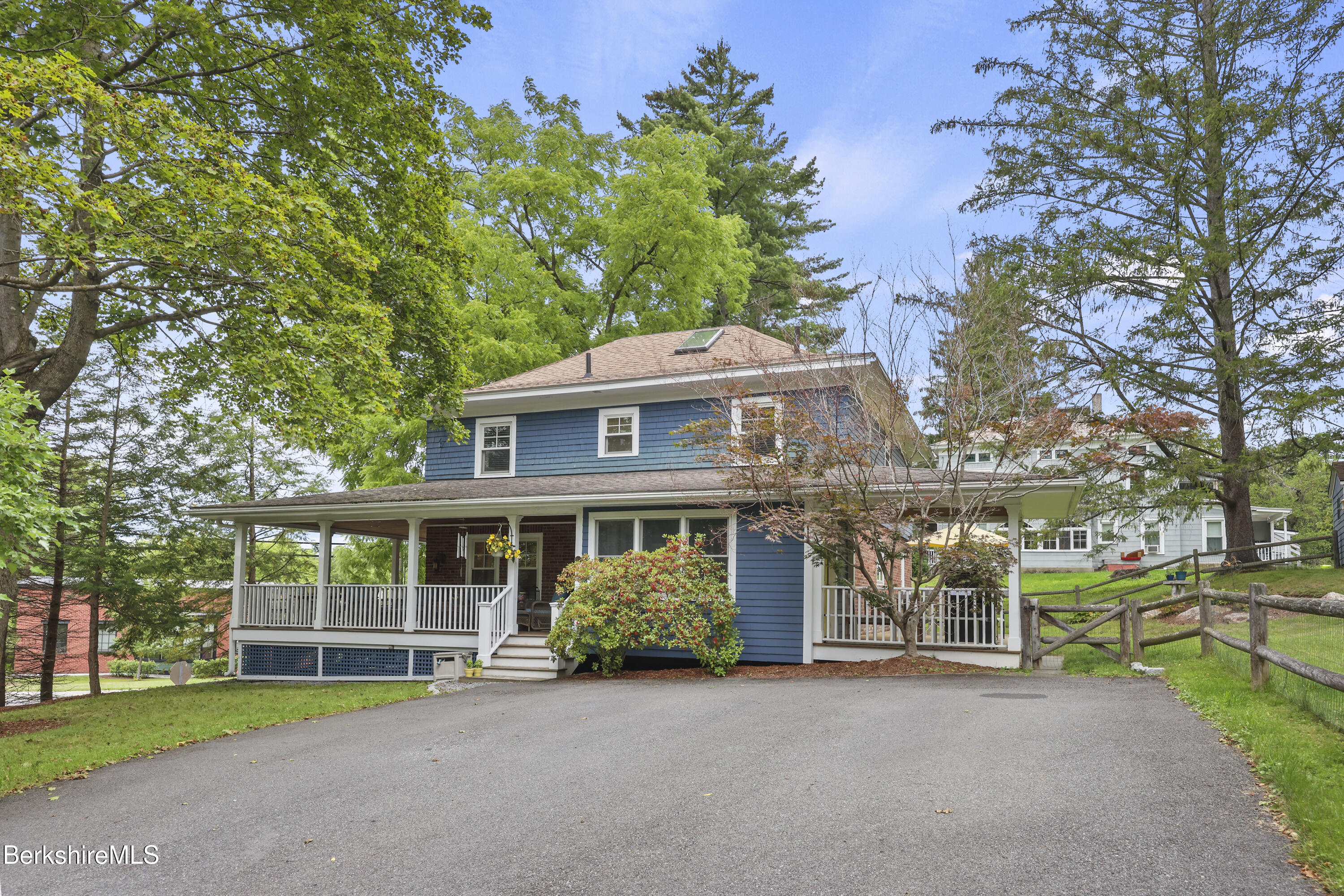662 North Hoosac Road Williamstown, MA 01267 - Photo 2 of 55 25 Exterior Side