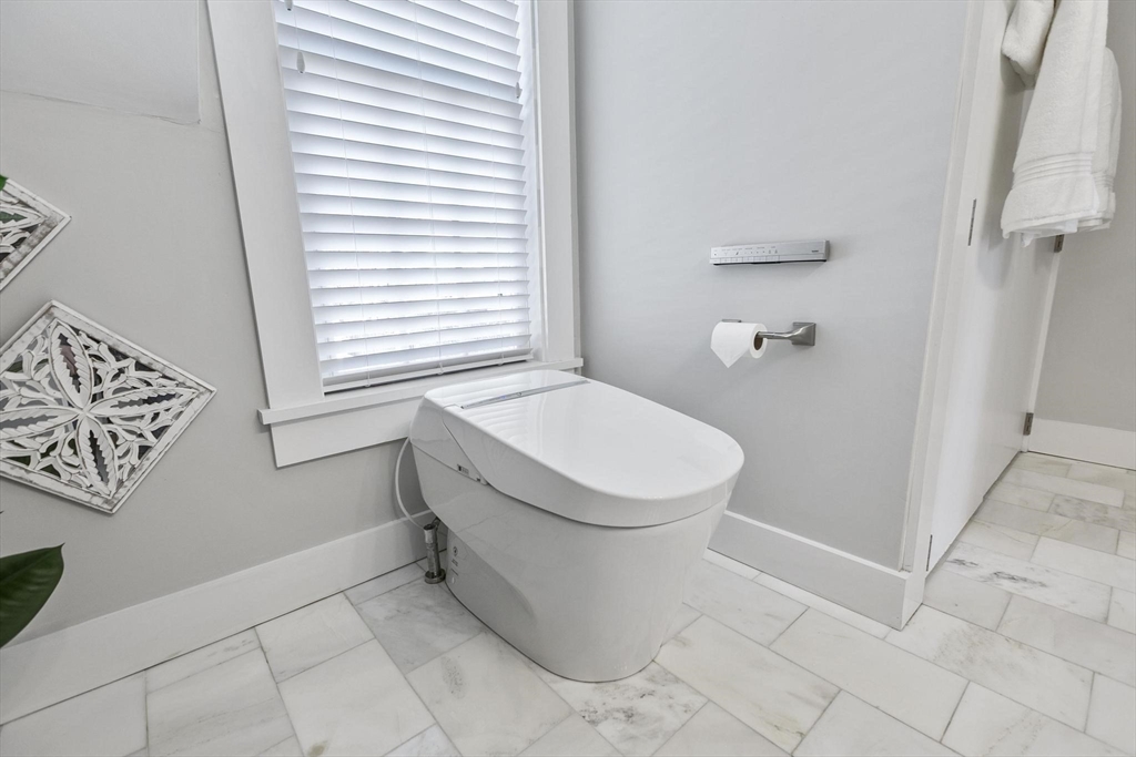 591 Somerville Avenue, Unit 7 Somerville, MA 02143 - Photo 12 of 20 a bathroom with a toilet and a window
