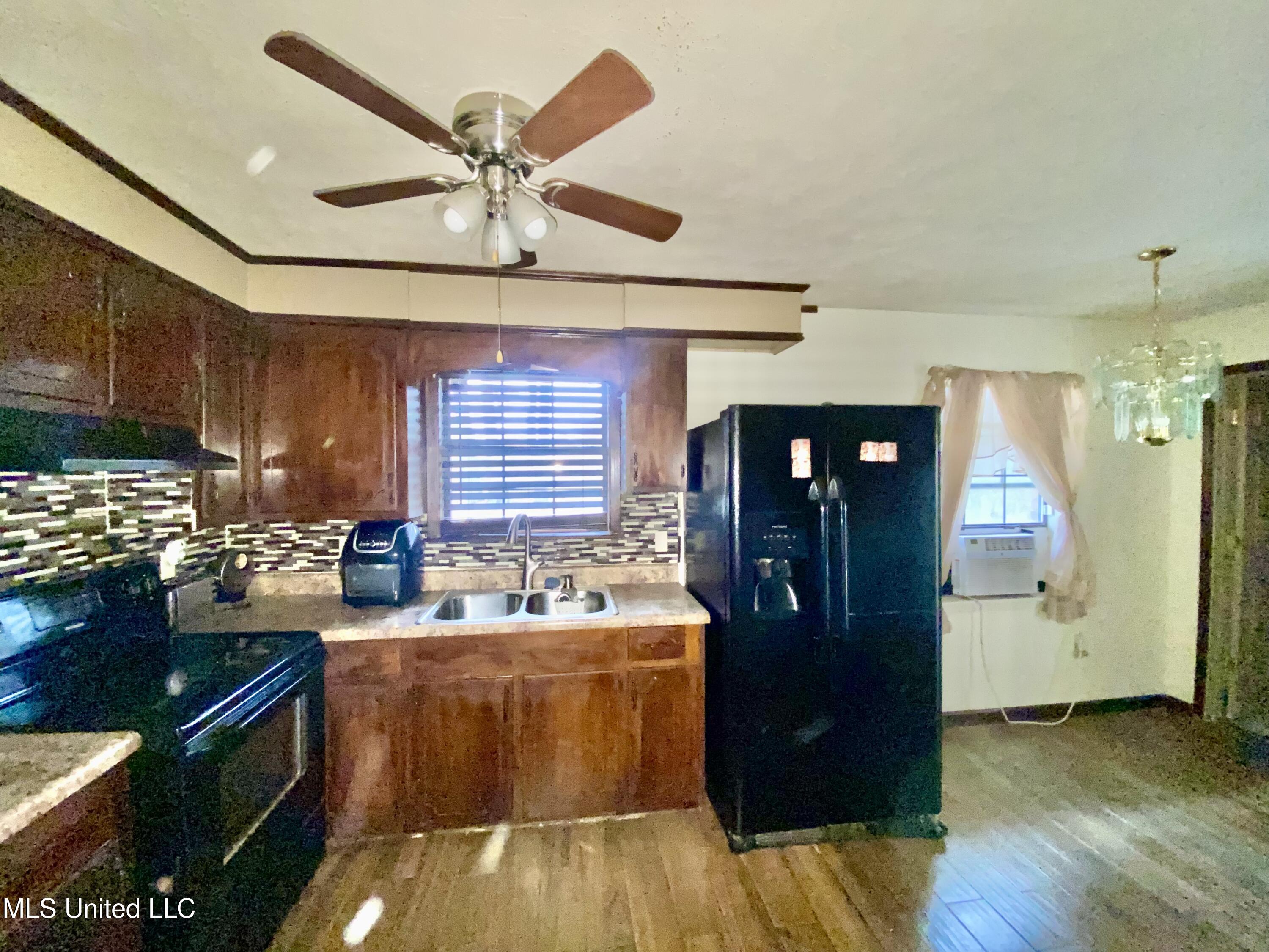 112 Purvis Drive Crystal Springs, MS 39059 - Photo 5 of 15 IMG_4802